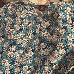 Floral scrub top Blue and White Top 2x
